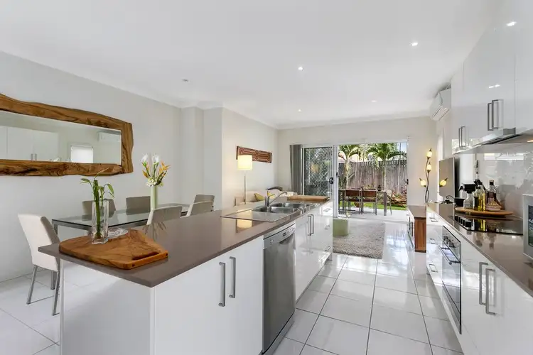 2/104 Adelaide Street, Carina QLD 4152