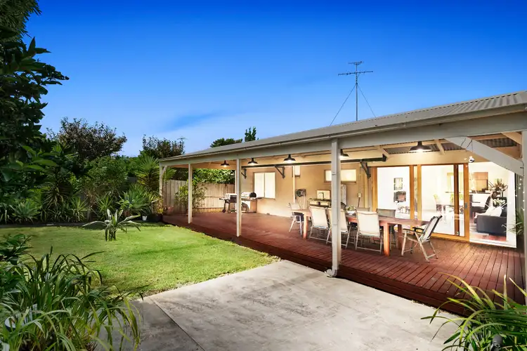 33 Oakpark Drive, Chadstone VIC 3148