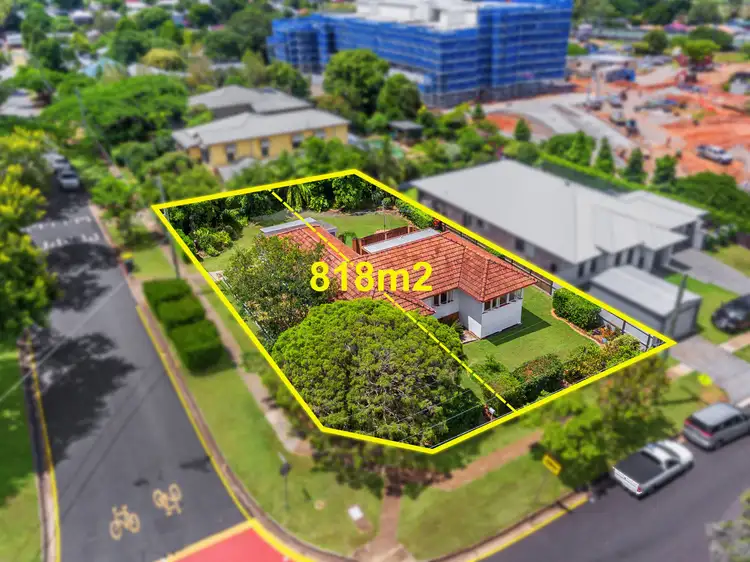 240 Cliveden Avenue, Corinda QLD 4075