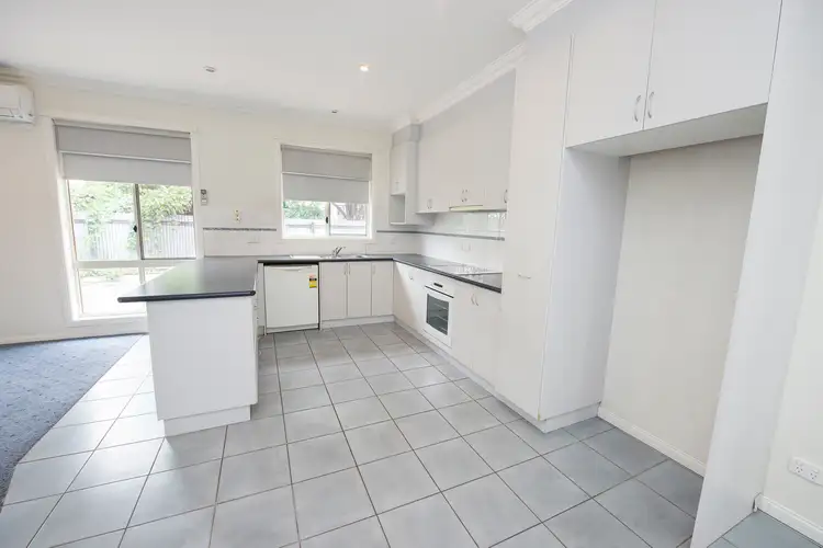 Fifth view of Homely unit listing, 2/82 Stradbroke Avenue, Swan Hill VIC 3585