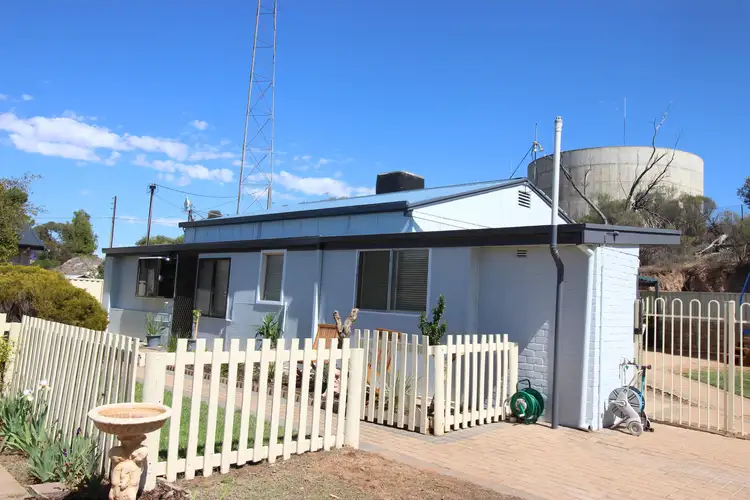 11 Cliff Street, Waikerie SA 5330