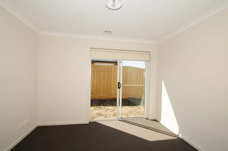 Sixth view of Homely house listing, 10 Sandstone Circuit, Carrum Downs VIC 3201