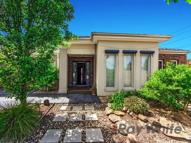 17 Lindley Avenue, Caroline Springs VIC 3023