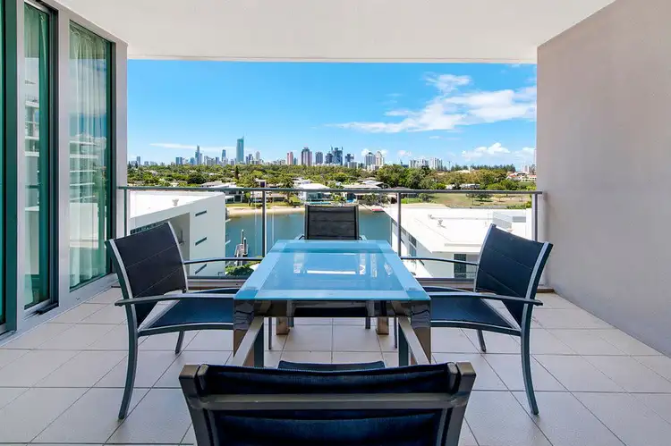 33 T E Peters Drive, Broadbeach Waters QLD 4218