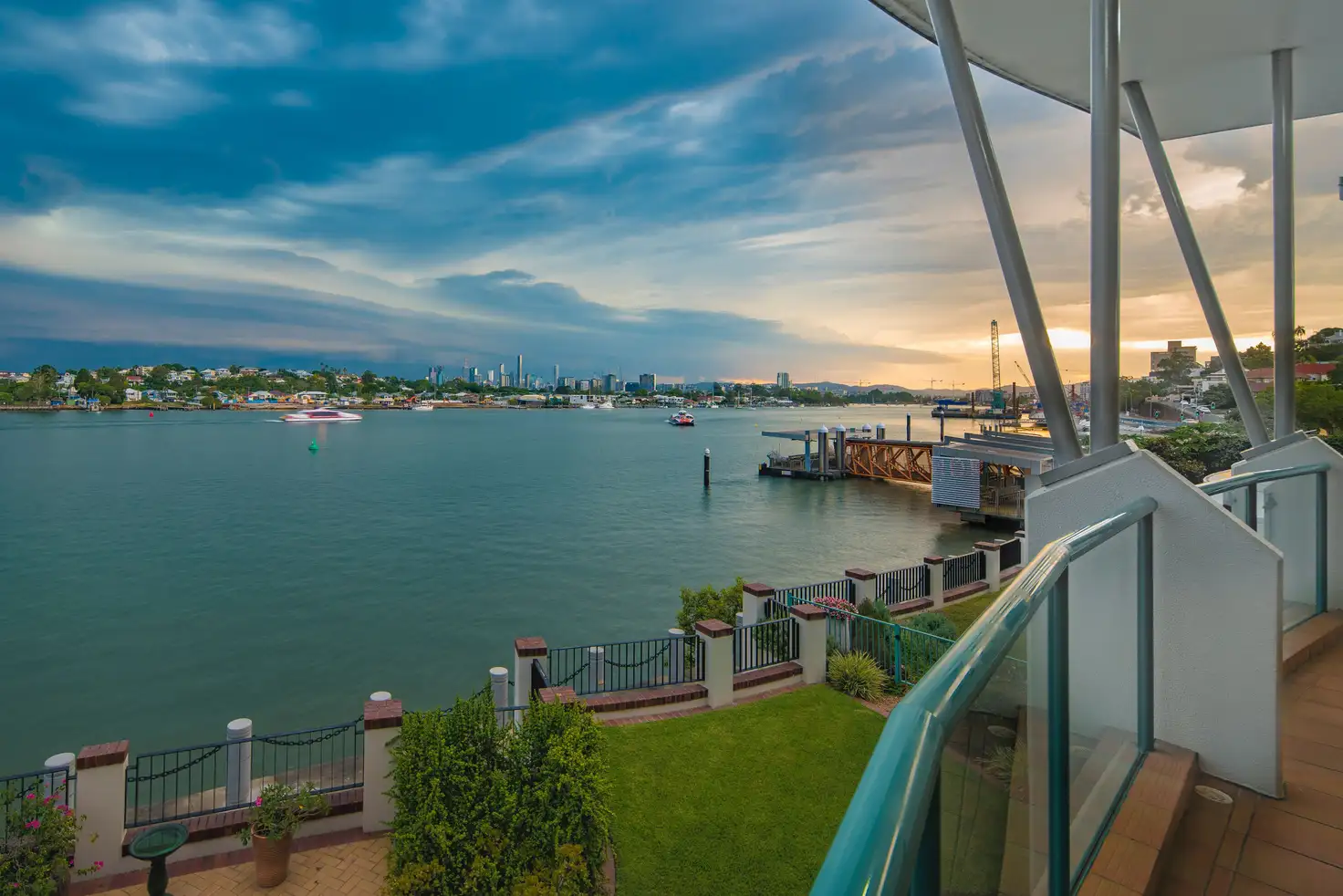 Main view of Homely apartment listing, Villa 5/27 Harbour Road, Hamilton QLD 4007