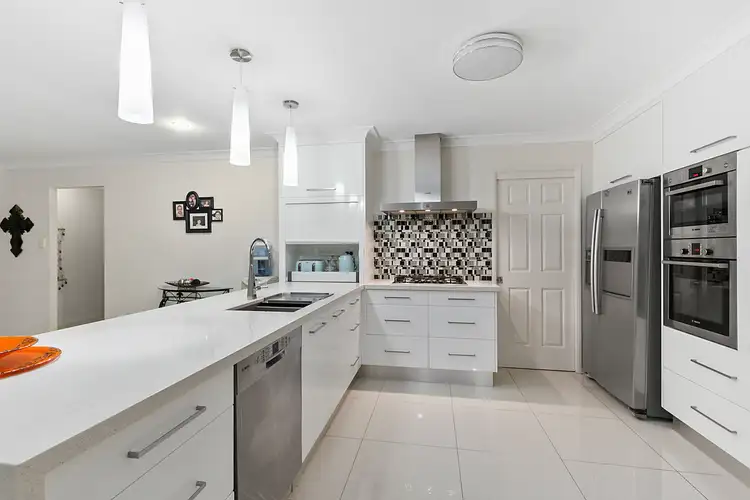 6 Johnston Avenue, Birkdale QLD 4159