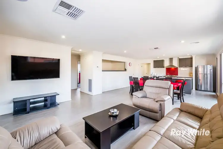 28 Stanford Street, Cranbourne West VIC 3977