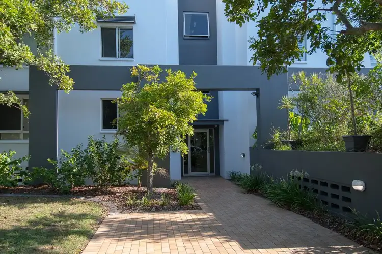 9/18-22 Parker Street, Labrador QLD 4215