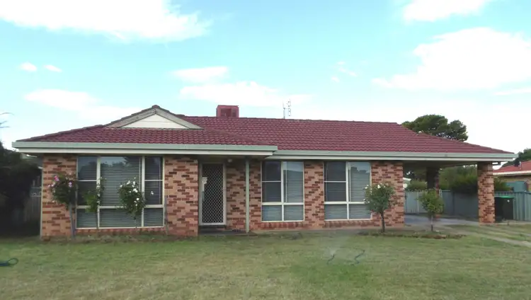 18 Thomas Tom Crescent, Parkes NSW 2870