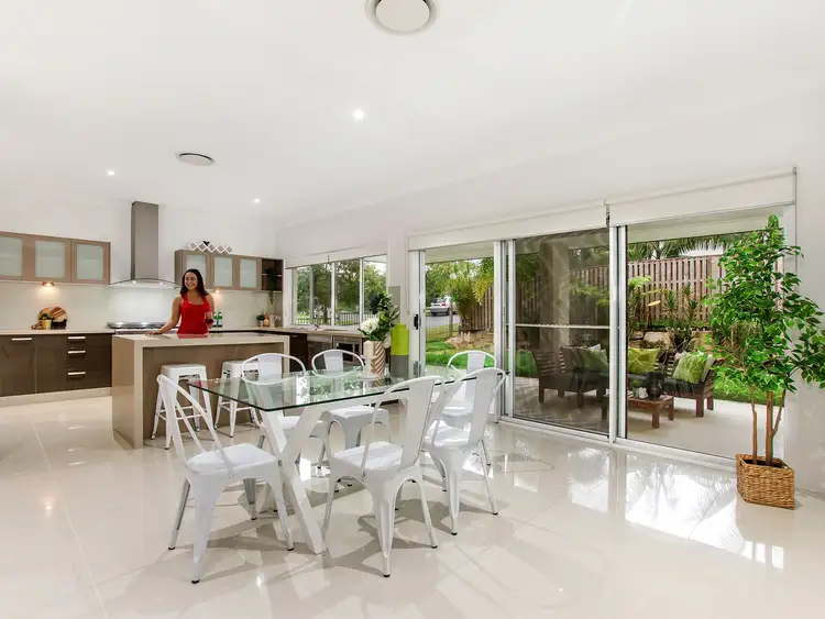 2 Greenvale Crescent, Maudsland QLD 4210