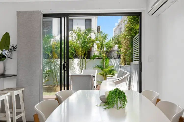 2/2-34 Karbunya Street, Mermaid Waters QLD 4218