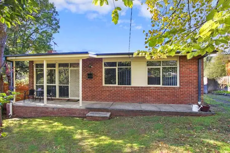 11 Warnes Road, Mitcham VIC 3132
