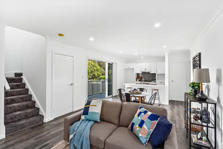 2/21 Theodore Street, Oak Flats NSW 2529
