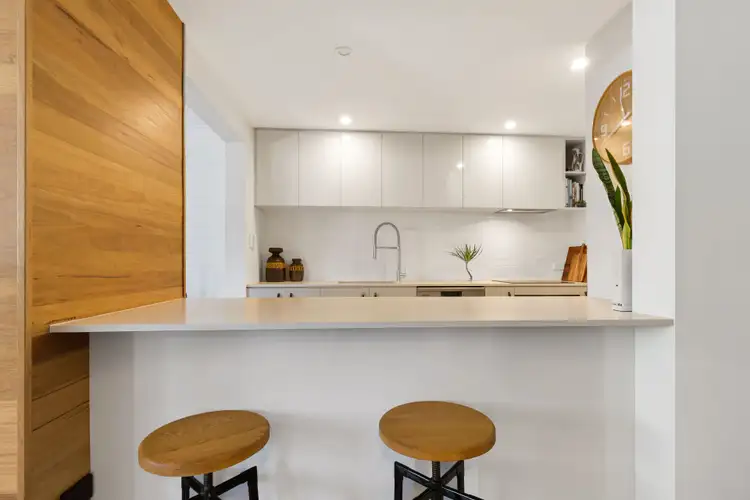 Fifth view of Homely unit listing, 2/4 Rosewood Avenue, Broadbeach QLD 4218