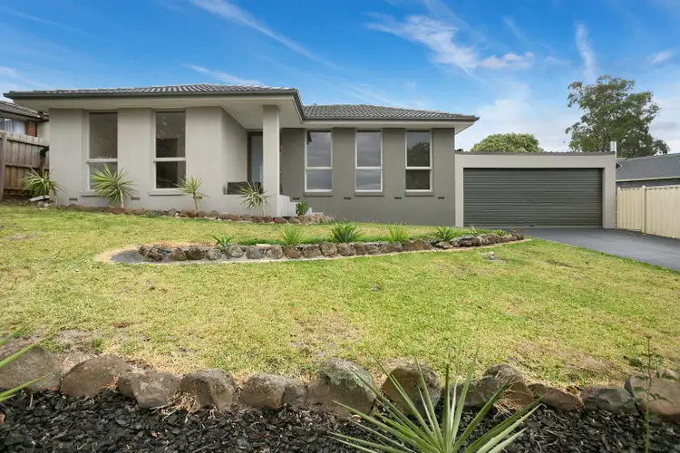 13 Joseph Banks Crescent, Endeavour Hills VIC 3802