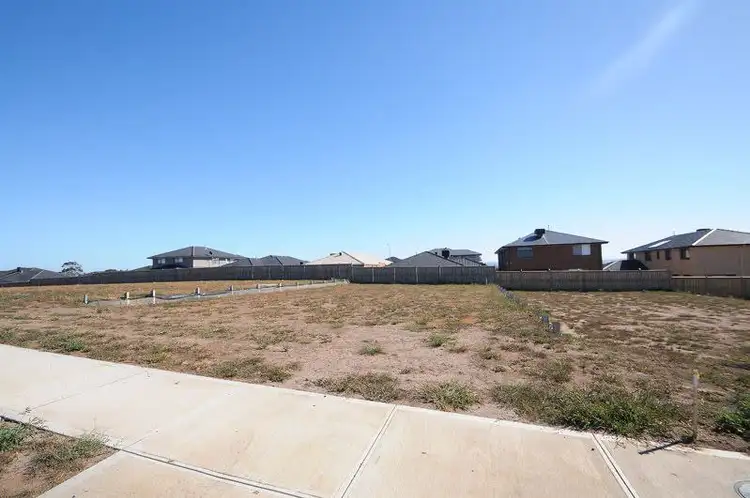 16 Cornhill Road, Clyde North VIC 3978