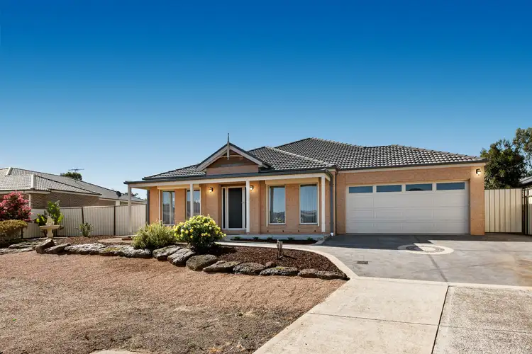 9 Linda Place, Kurunjang VIC 3337