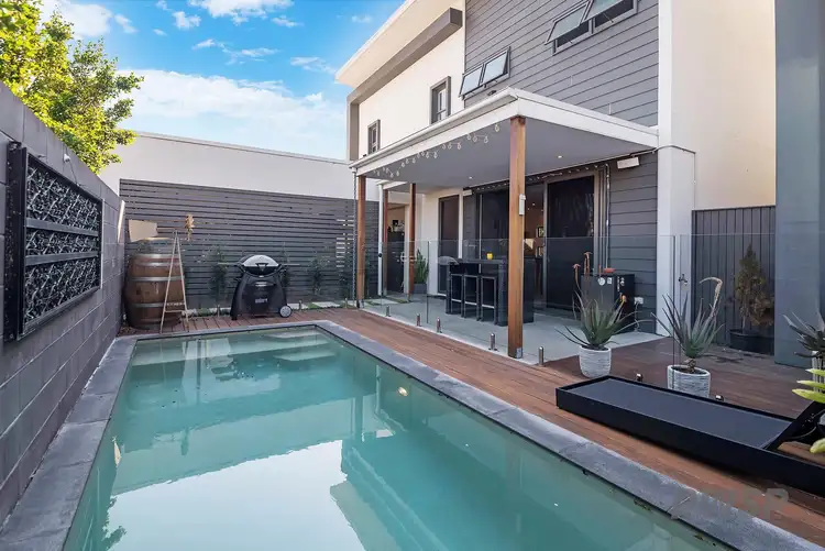 2/1 Fairway Avenue, Southport QLD 4215