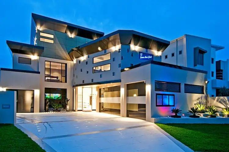 15 Queen Anne Court, Sovereign Islands QLD 4216