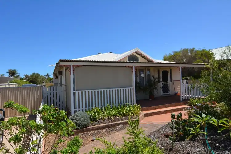 62 Douglas Street, Carnarvon WA 6701