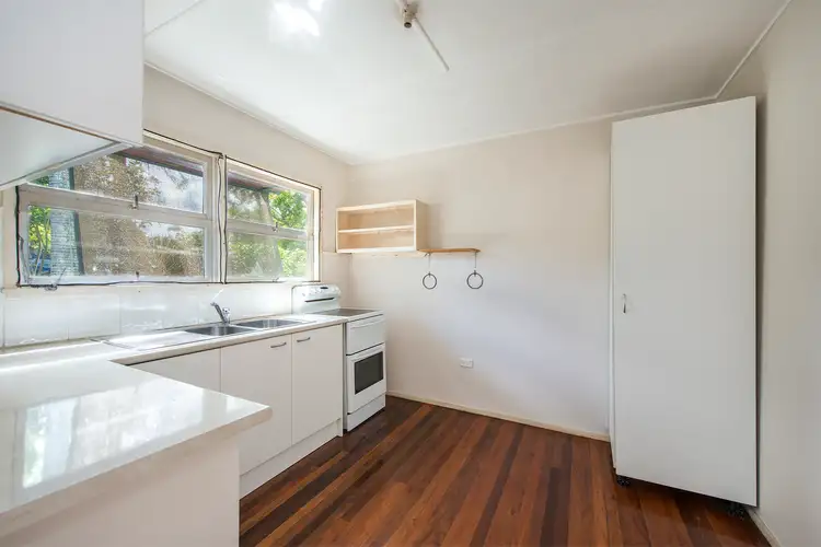 7 Bruce Road, Woodridge QLD 4114
