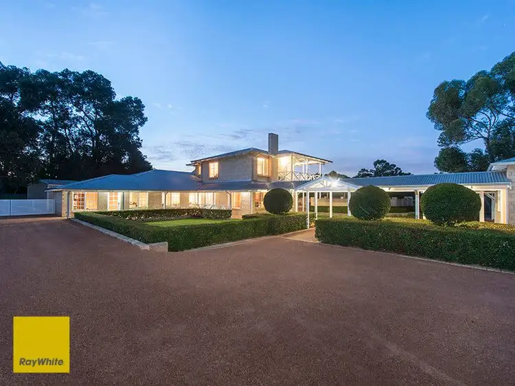 11 McNabb Place, Lesmurdie WA 6076