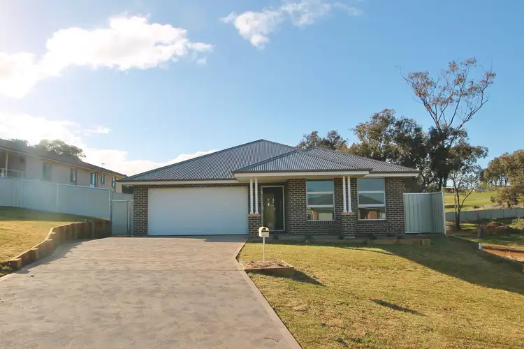 19 Giugni Place, Young NSW 2594