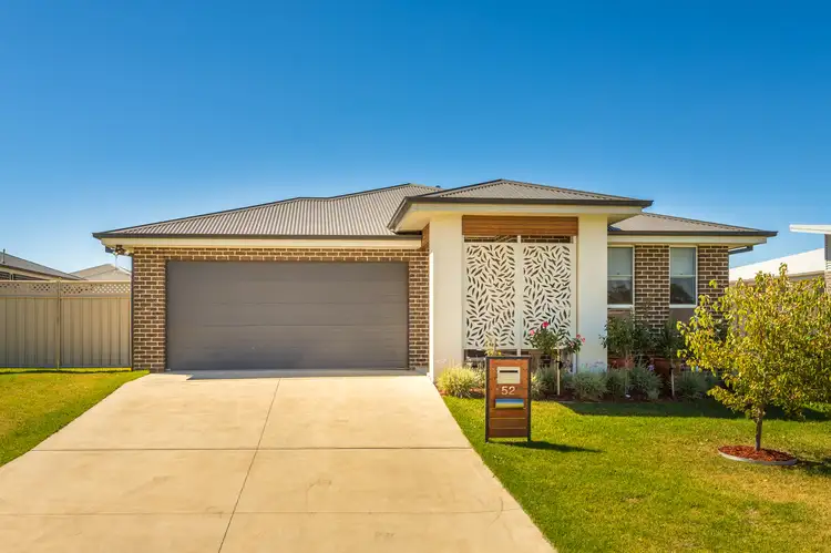52 Molloy Drive, Orange NSW 2800