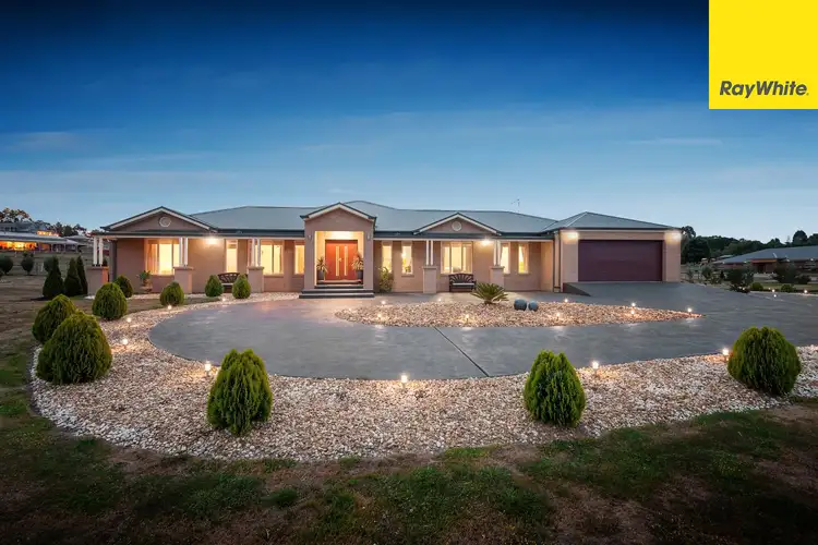 17 Amberley Drive, Drouin VIC 3818