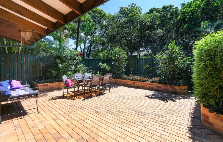 11/111 SALERNO Street, Isle Of Capri QLD 4217