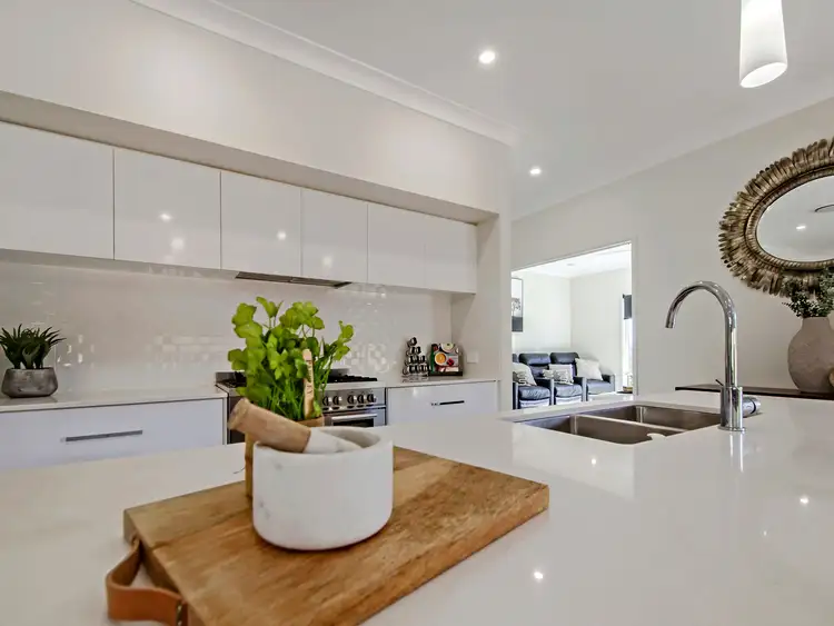 Sixth view of Homely house listing, 4 Astonbrook Close, Carindale QLD 4152