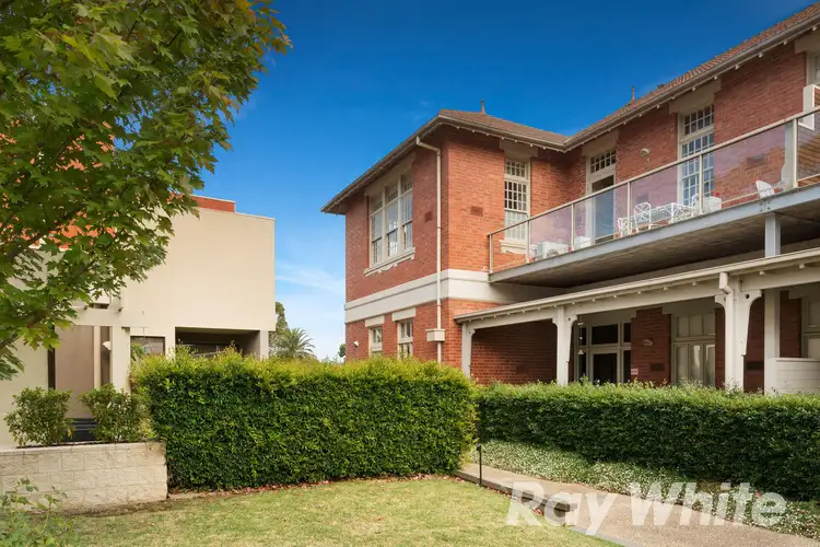 Main view of Homely apartment listing, 2/136 Ernest Jones Drive, Macleod VIC 3085