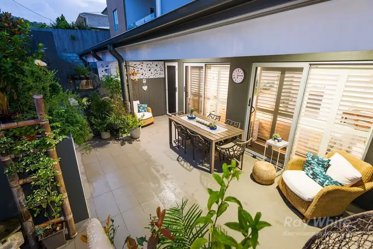 Main view of Homely unit listing, 2/16 Selborne Street, Mount Gravatt East QLD 4122