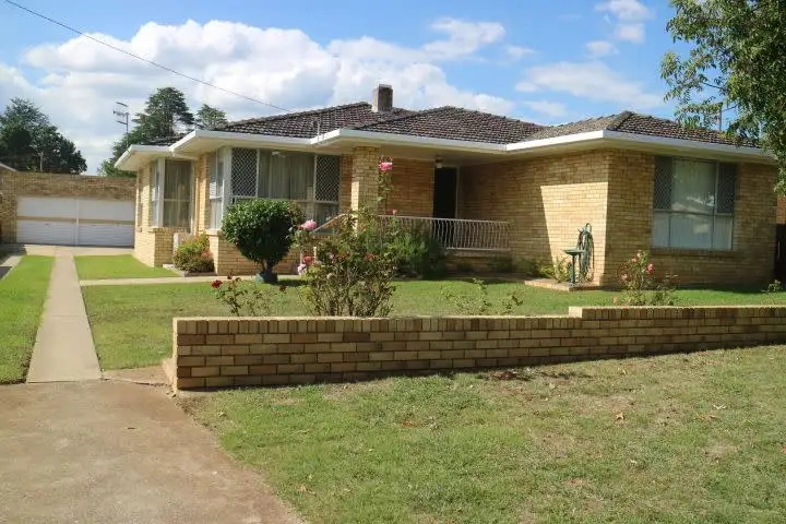 10 Lindsay, Glen Innes NSW 2370