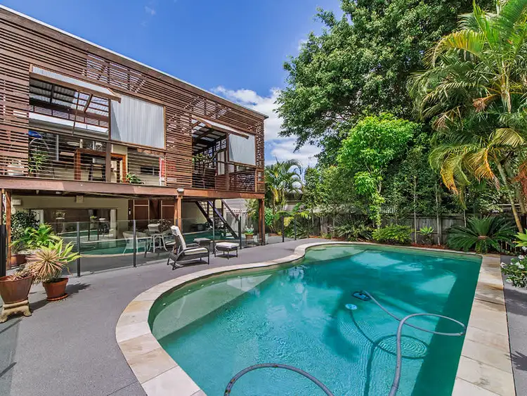 8 Coral Avenue, Labrador QLD 4215