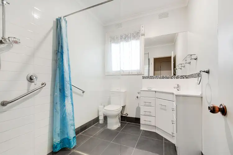 Sixth view of Homely house listing, 6 Genoa Court, Frankston VIC 3199