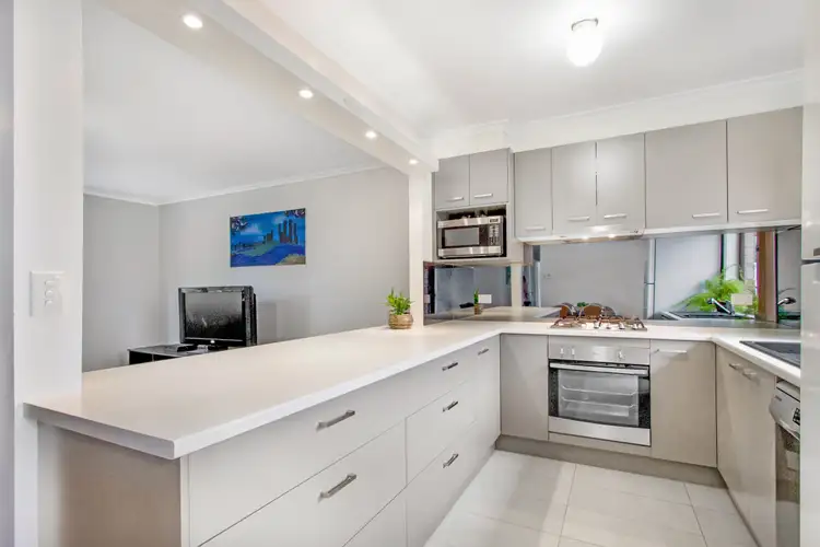 33 Earnshaw Drive, Carrum Downs VIC 3201