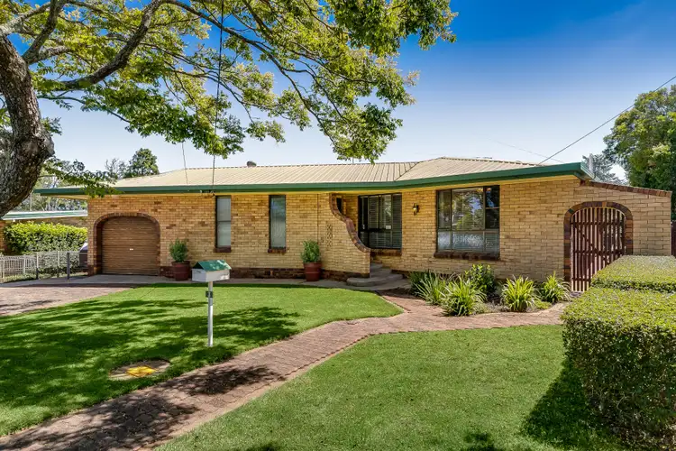 3 Iris Court, Centenary Heights QLD 4350
