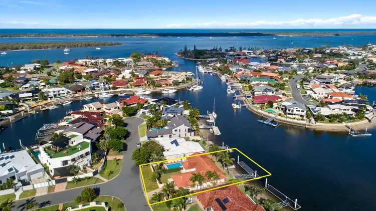 12 Wau Avenue, Runaway Bay QLD 4216