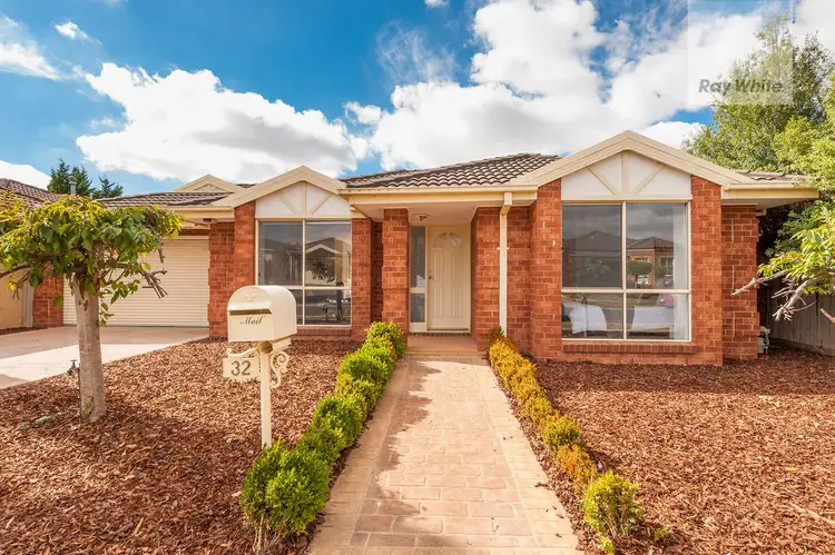 32 Cambridge Crescent, Roxburgh Park VIC 3064