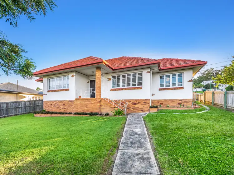 2 Hockings Street, Holland Park West QLD 4121