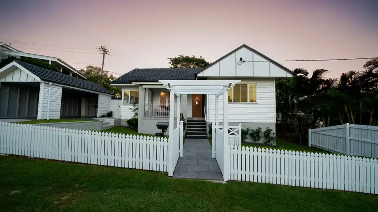 14 Clara Street, Camp Hill QLD 4152
