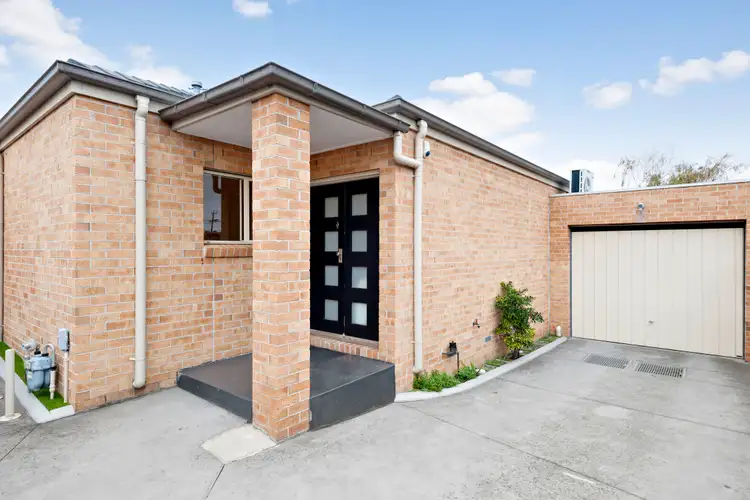3/2 Manoon Road, Clayton South VIC 3169