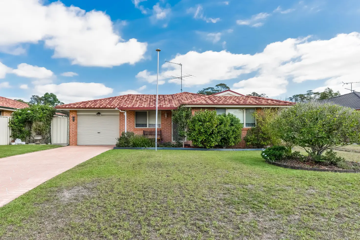 Main view of Homely house listing, 2/5 Madigan Grove, Thirlmere NSW 2572