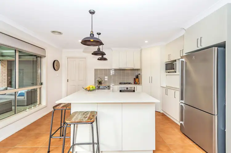 27 Tennyson Drive, Queanbeyan East NSW 2620