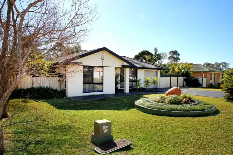 8 St James Crescent, Worrigee NSW 2540