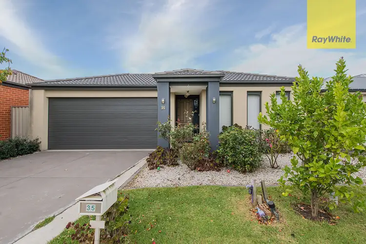 35 Edenbrook Circuit, Pakenham VIC 3810