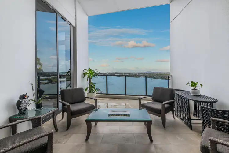 Penthouse One, Pinnacle Complex, Hamilton QLD 4007