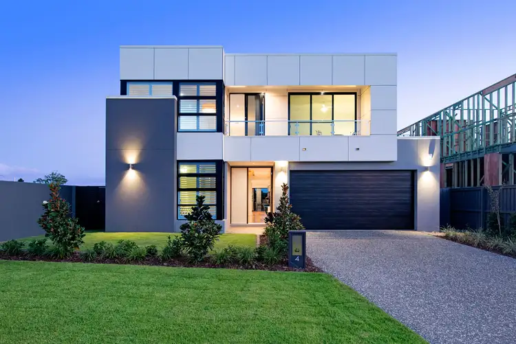 4 Lakeview Boulevard, Mermaid Waters QLD 4218