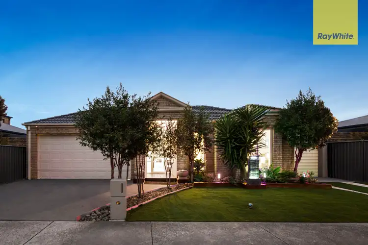 7 Heysen Parkway, Caroline Springs VIC 3023